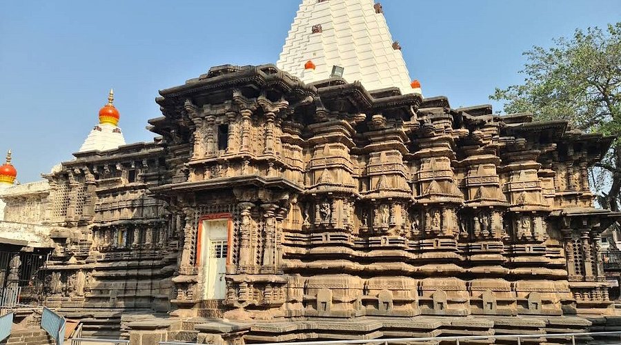  Shaktipeeth Maa Mahalakshmi Ambabai Temple